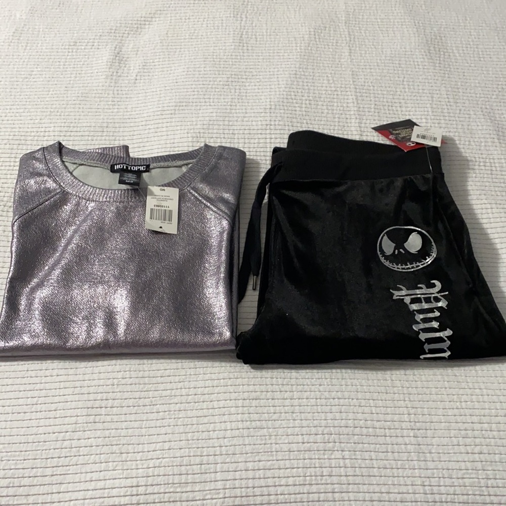 NWT Hot Topic Night Before Christmas Set in Medium
